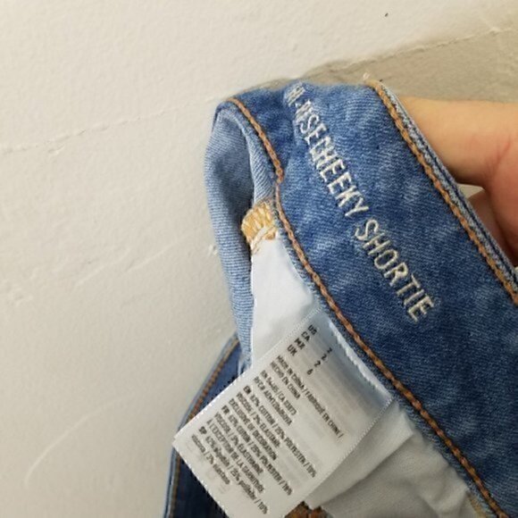 American Eagle Hi-Rise Cheeky Shortie Super Super Stretch Size 2 - Picture 4 of 4